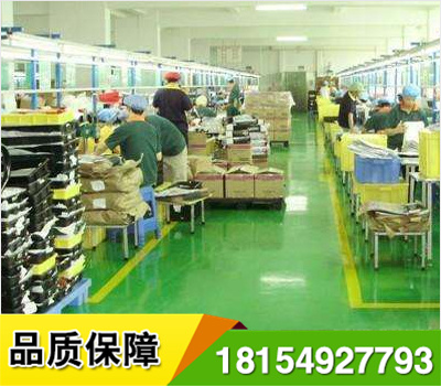 車間倉庫、劃線施工不用噴涂機械,熱熔機械,地面涂膠后直接粘貼,立即可以通車,野外施工簡便,經(jīng)久耐用,標線邊緣整齊,作圖剪字方便,長期使用之平均造價低于所有標線漆價格.高速路一